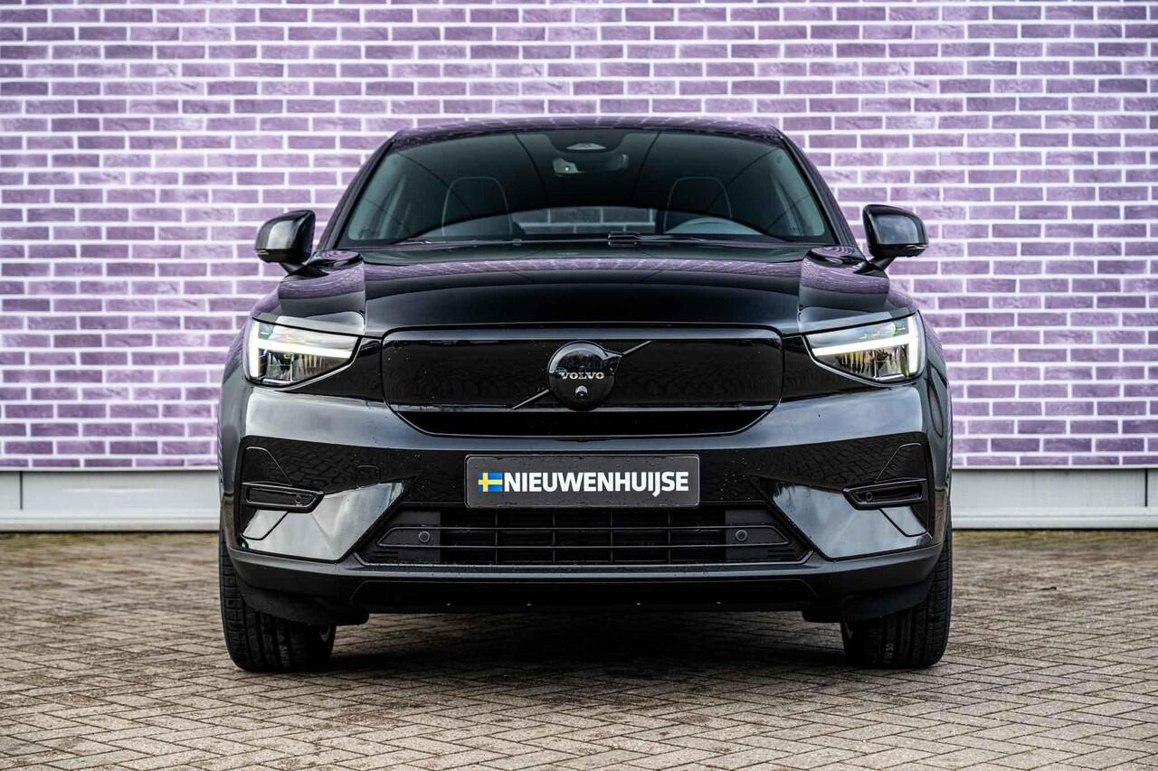 Volvo EC40 Single Motor Extended Range Ultra Black Edition Europa | Adaptive Cruise Control | BLIS | Panoramadak | Harman / Kardon | Nubuck | 360 Camera | 20" | Memory | Elektrische Stoelen | Stoelverwarming voor & achter | Stuuverwarming |