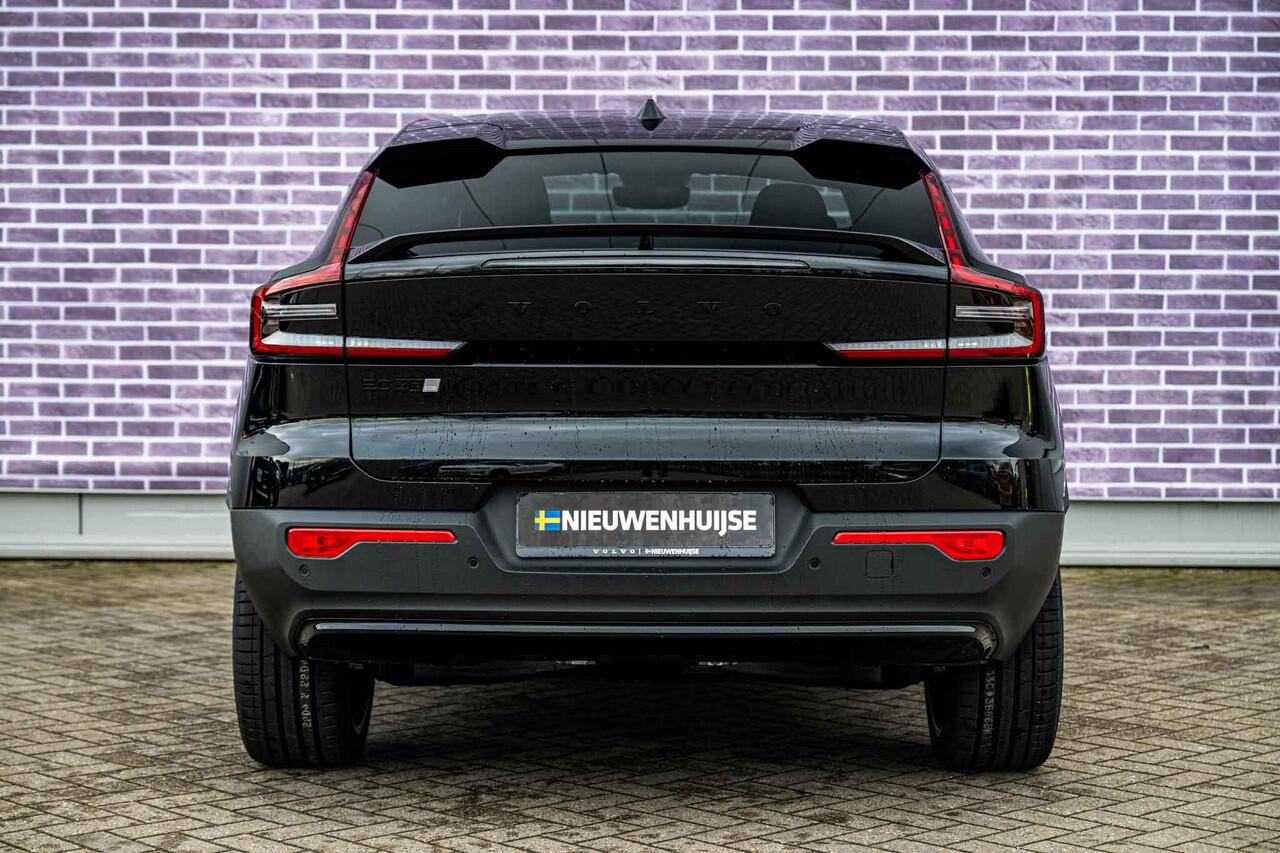 Volvo EC40 Single Motor Extended Range Ultra Black Edition Europa | Adaptive Cruise Control | BLIS | Panoramadak | Harman / Kardon | Nubuck | 360 Camera | 20" | Memory | Elektrische Stoelen | Stoelverwarming voor & achter | Stuuverwarming |