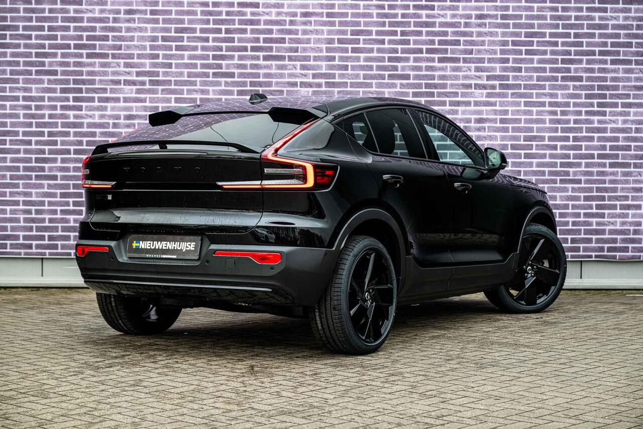 Volvo EC40 Single Motor Extended Range Ultra Black Edition Europa | Adaptive Cruise Control | BLIS | Panoramadak | Harman / Kardon | Nubuck | 360 Camera | 20" | Memory | Elektrische Stoelen | Stoelverwarming voor & achter | Stuuverwarming |