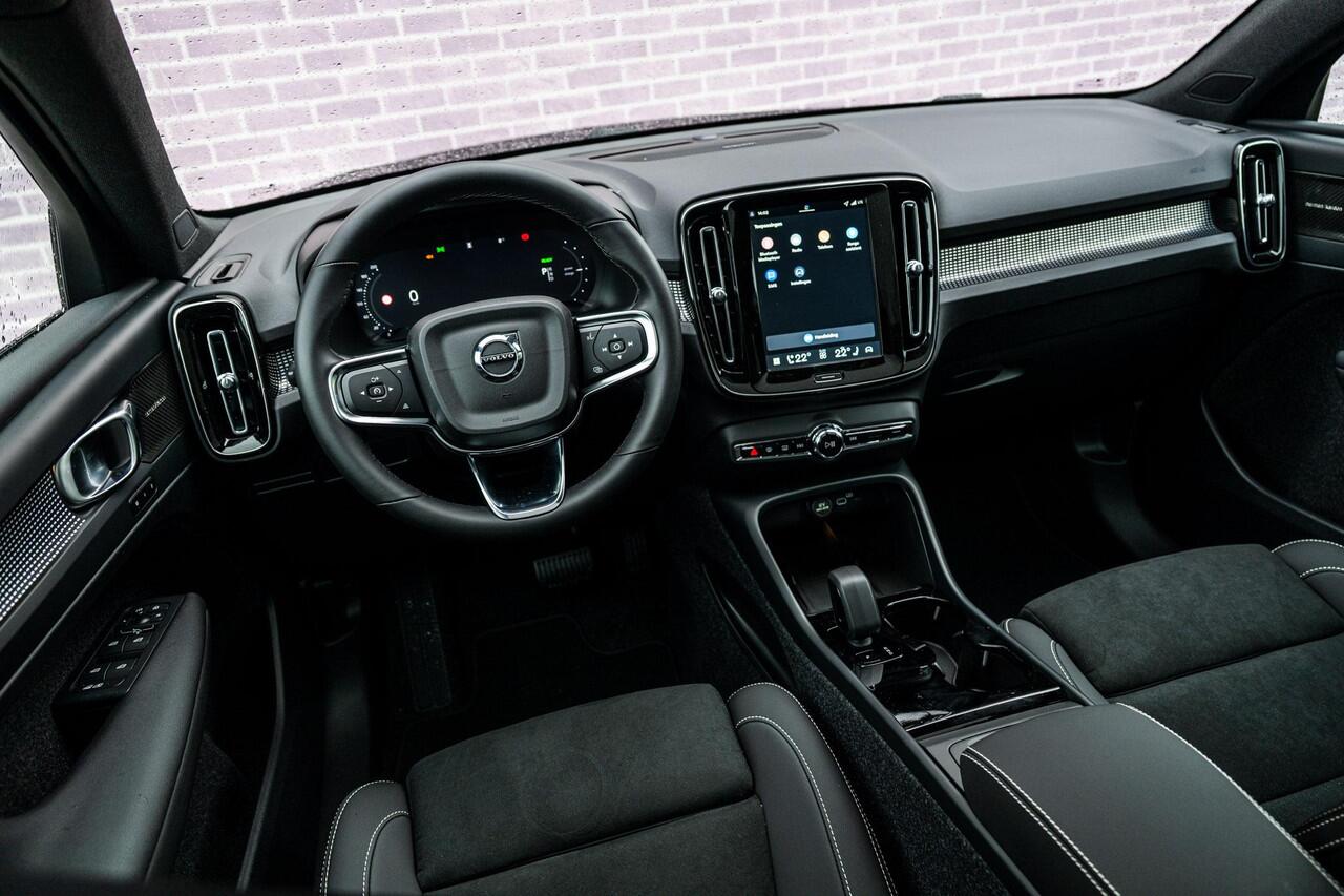 Volvo EC40 Single Motor Extended Range Plus Black Edtion Europa | Elektrische Stoelen | Stoel en Stuurverwarming | Panoramadak | Harman Kardon | Keyless Entry |