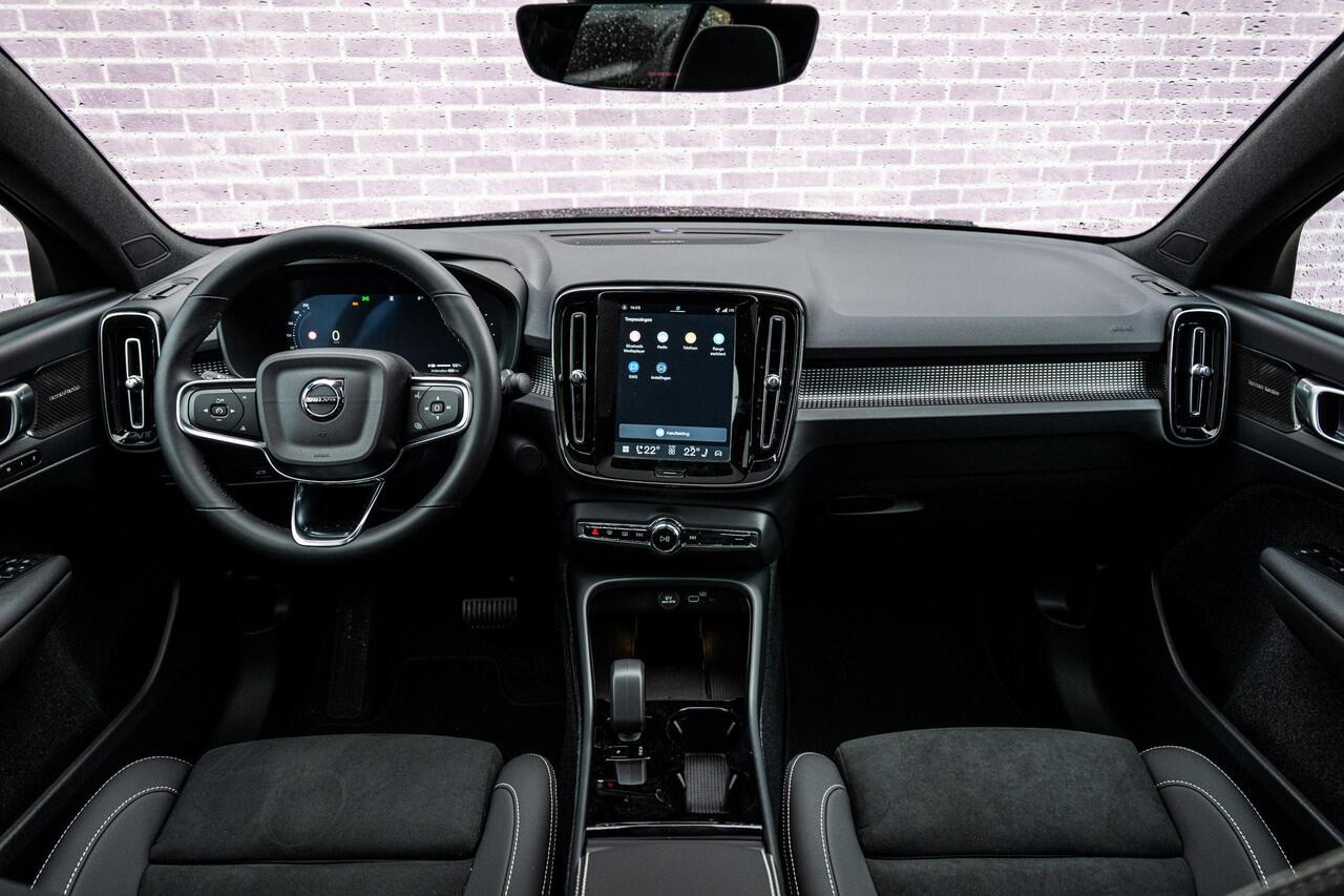 Volvo EC40 Single Motor Extended Range Plus Black Edtion Europa | Elektrische Stoelen | Stoel en Stuurverwarming | Panoramadak | Harman Kardon | Keyless Entry |