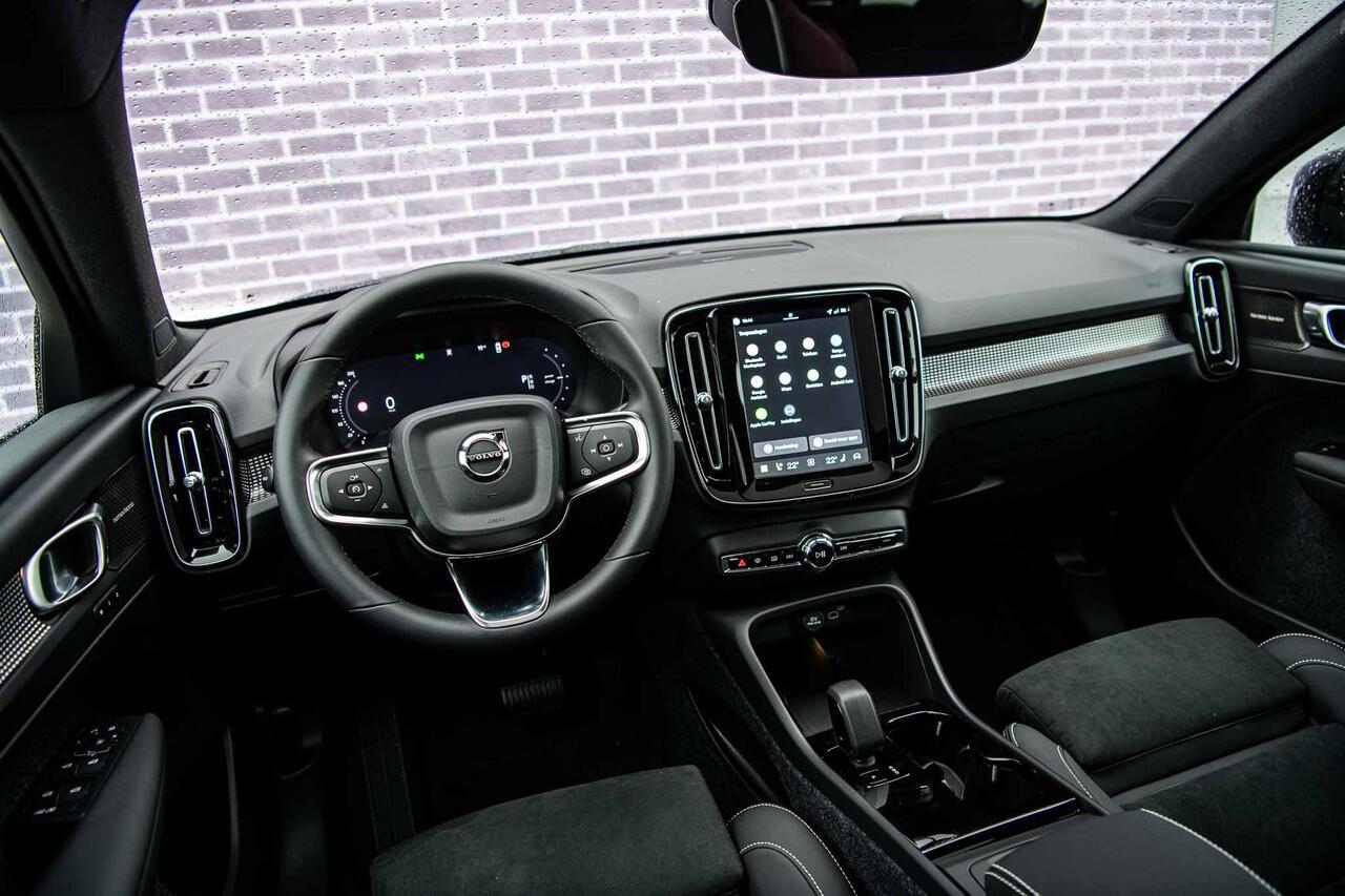 Volvo EC40 Single Motor Extended Range Ultra Black Edition Europa | | Harman Kardon | 20" | Panoramadak | Donker Glas | Power Seats |