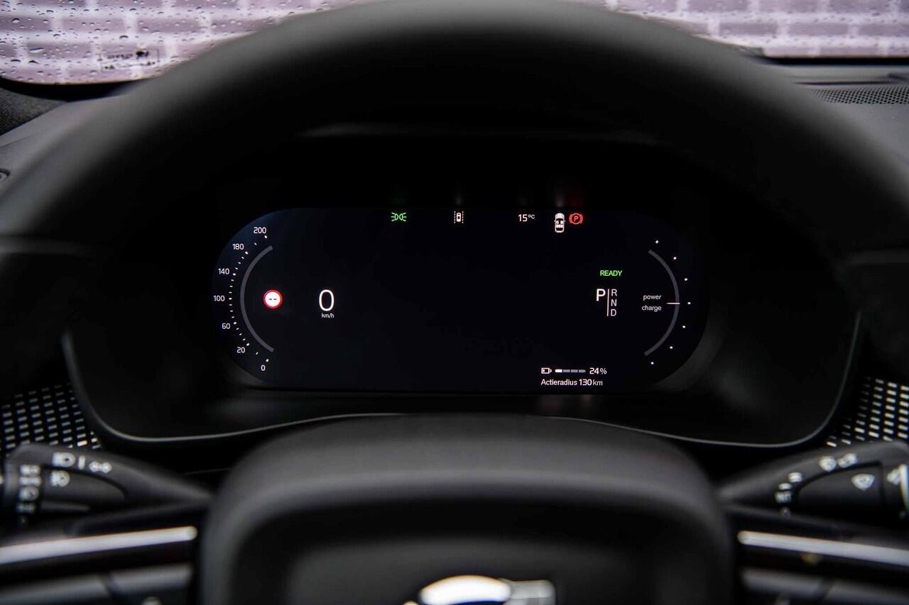 Volvo EC40 Single Motor Extended Range Ultra Black Edition Europa | | Harman Kardon | 20" | Panoramadak | Donker Glas | Power Seats |