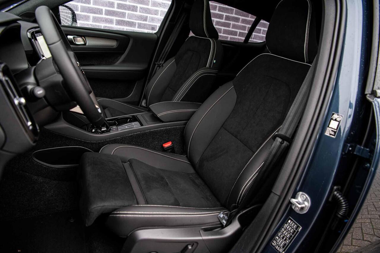 Volvo EC40 Single Motor Extended Range Ultra Black Edition Europa | | Harman Kardon | 20" | Panoramadak | Donker Glas | Power Seats |