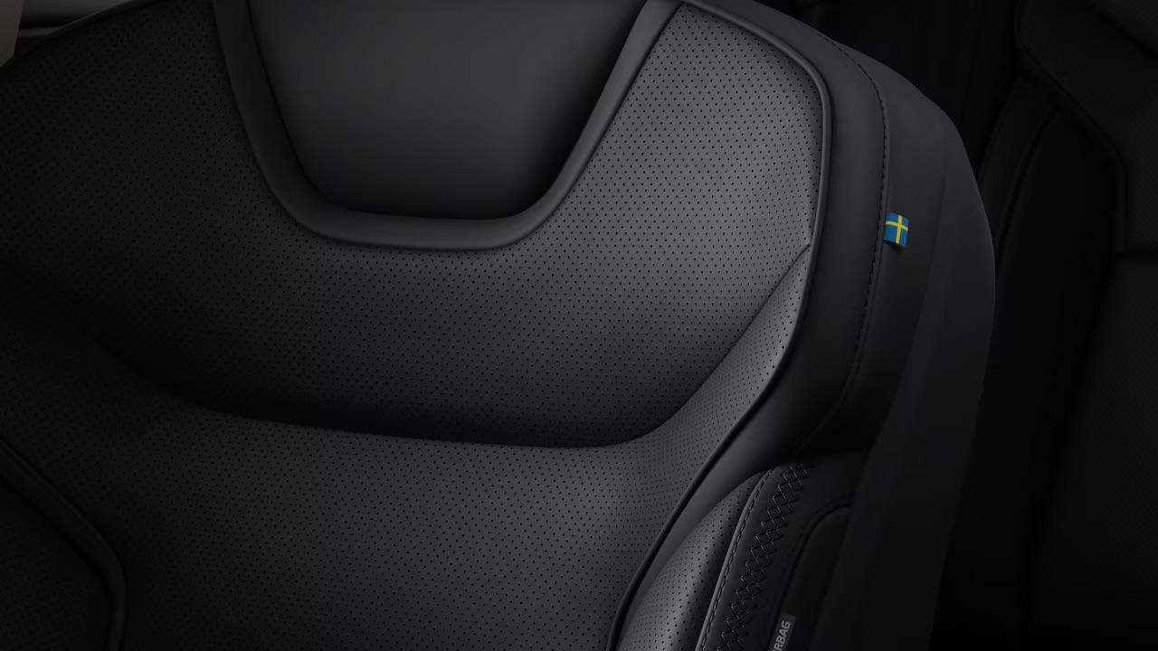 Volvo ES90 Single Motor Extended Range Ultra | 92kWu Accupakket | Luchtvering | Geventileerde Voor + Achterstoelen | Elektrochromatisch Panoramadak | 360° Camera |