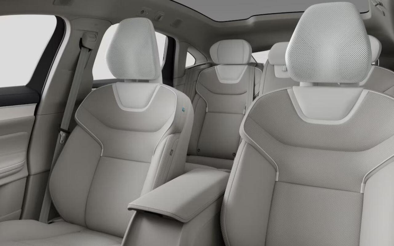 Volvo ES90 333PK Extended Range Ultra 92 kWh Luchtvering / Bowers & Wilkins / 22" / Pilot Assist Pack / Visual Park assist / Geventileerde voor- en achterstoelen / Panoramadak / Massagefunctie voorstoelen / Soft Close / HD Pixel LED koplampen