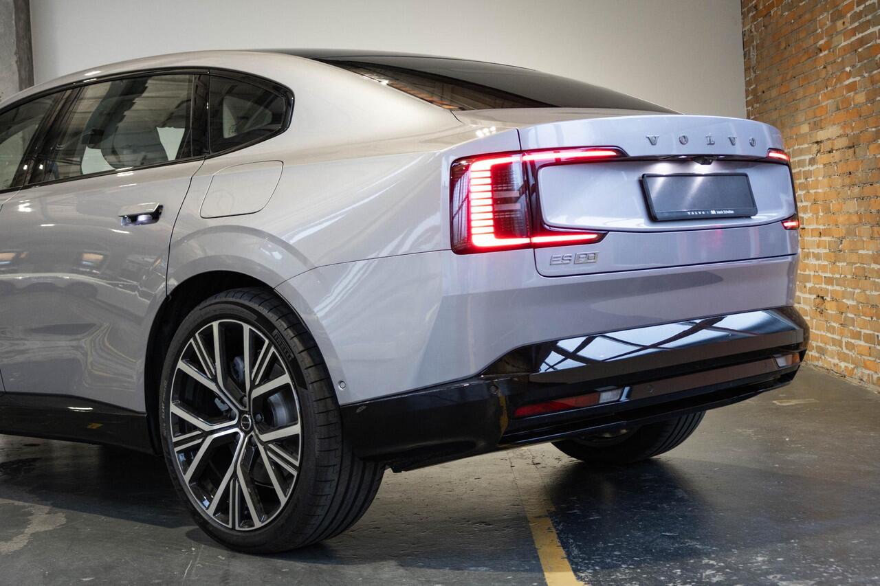 Volvo ES90 Single Motor Ext. R. Ultra Launch Edition 92 kWh | Luchtvering | Elektrochromatisch panoramadak | Geventileerde voor- en achterstoelen | Premium audio by Bowers & Wilkins | Pilot assist | 22 inch. lichtmetalen velgen | Stoel- /stuurwielverwarming | Verwar