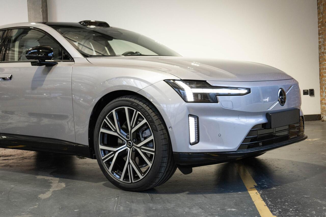 Volvo ES90 Single Motor Ext. R. Ultra Launch Edition 92 kWh | Luchtvering | Elektrochromatisch panoramadak | Geventileerde voor- en achterstoelen | Premium audio by Bowers & Wilkins | Pilot assist | 22 inch. lichtmetalen velgen | Stoel- /stuurwielverwarming | Verwar