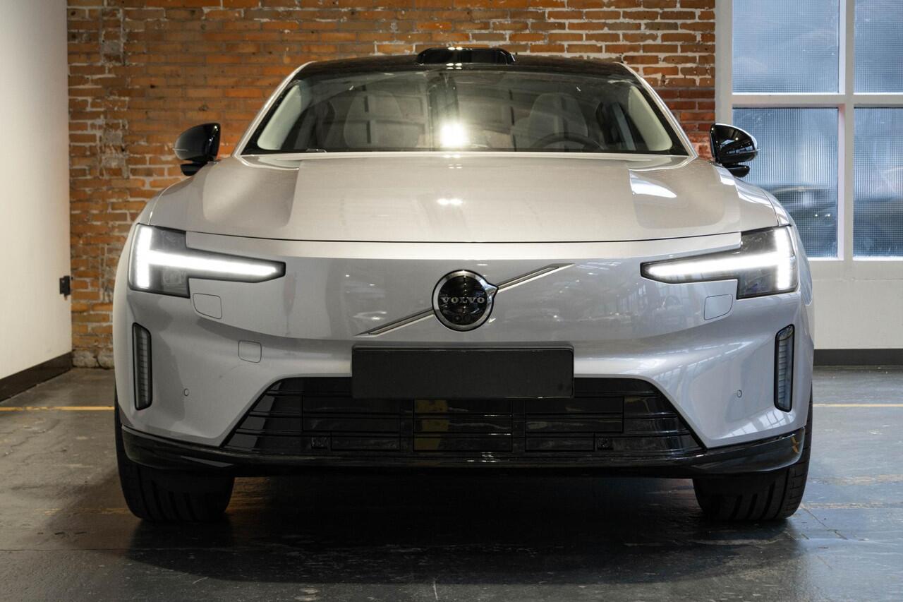 Volvo ES90 Single Motor Ext. R. Ultra Launch Edition 92 kWh | Luchtvering | Elektrochromatisch panoramadak | Geventileerde voor- en achterstoelen | Premium audio by Bowers & Wilkins | Pilot assist | 22 inch. lichtmetalen velgen | Stoel- /stuurwielverwarming | Verwar