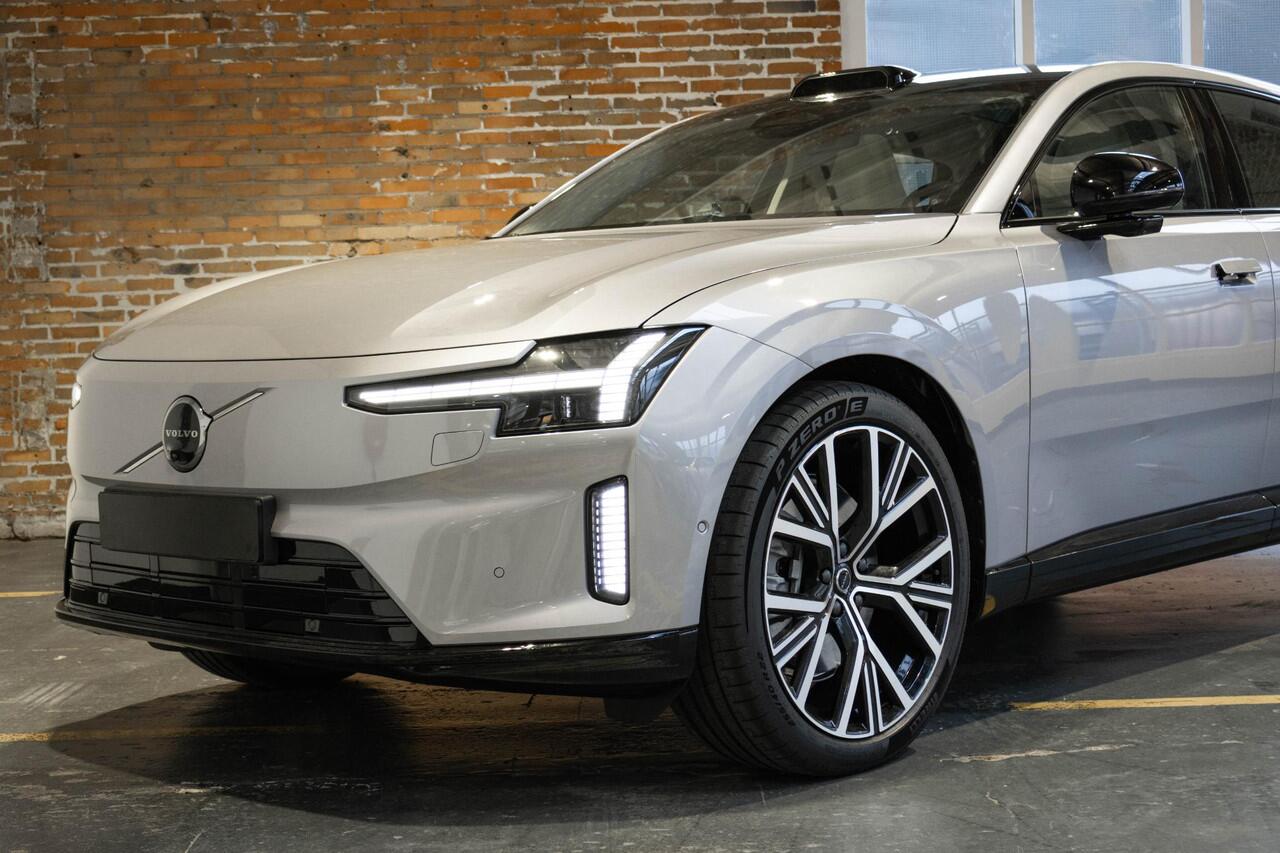 Volvo ES90 Single Motor Ext. R. Ultra Launch Edition 92 kWh | Luchtvering | Elektrochromatisch panoramadak | Geventileerde voor- en achterstoelen | Premium audio by Bowers & Wilkins | Pilot assist | 22 inch. lichtmetalen velgen | Stoel- /stuurwielverwarming | Verwar