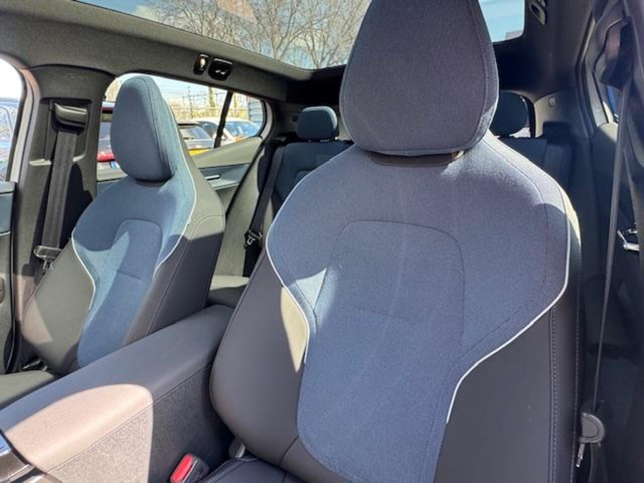 Volvo EX30 Single Motor Extended Range Ultra 69 kWh , 272pk I PANORAMADAK I RIJKLAAR !! Cat.prijs ¤ 46.900