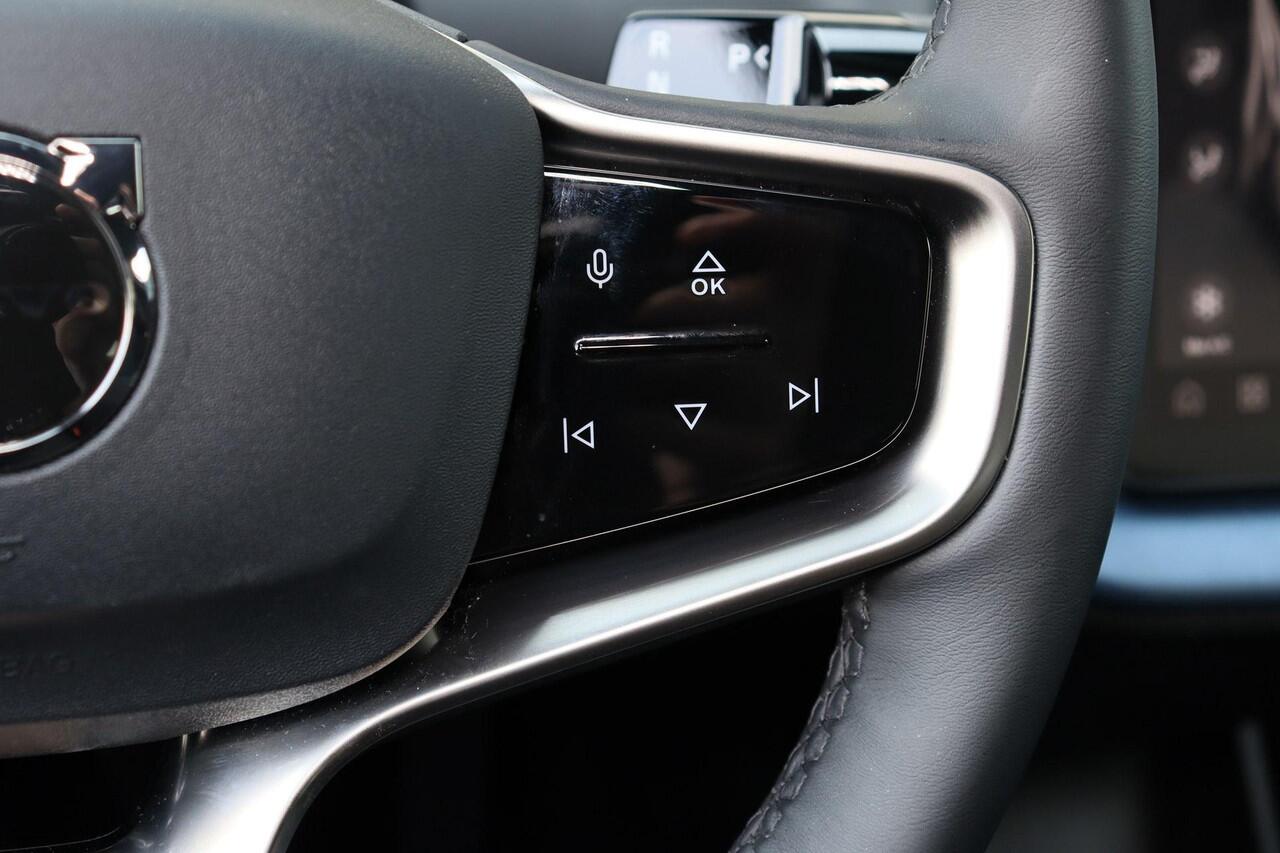 Volvo EX30 Extended Range Plus 69 kWh - Adaptive Cruise Control - Climate Pack - Harman/Kardon audio - Parkeercamera achter - Extra getint glas - 19' LMV