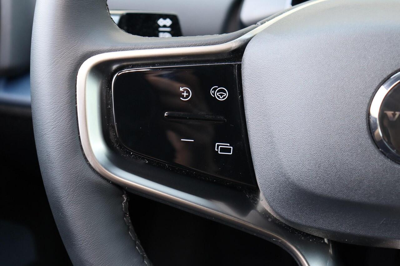 Volvo EX30 Extended Range Plus 69 kWh - Adaptive Cruise Control - Climate Pack - Harman/Kardon audio - Parkeercamera achter - Extra getint glas - 19' LMV