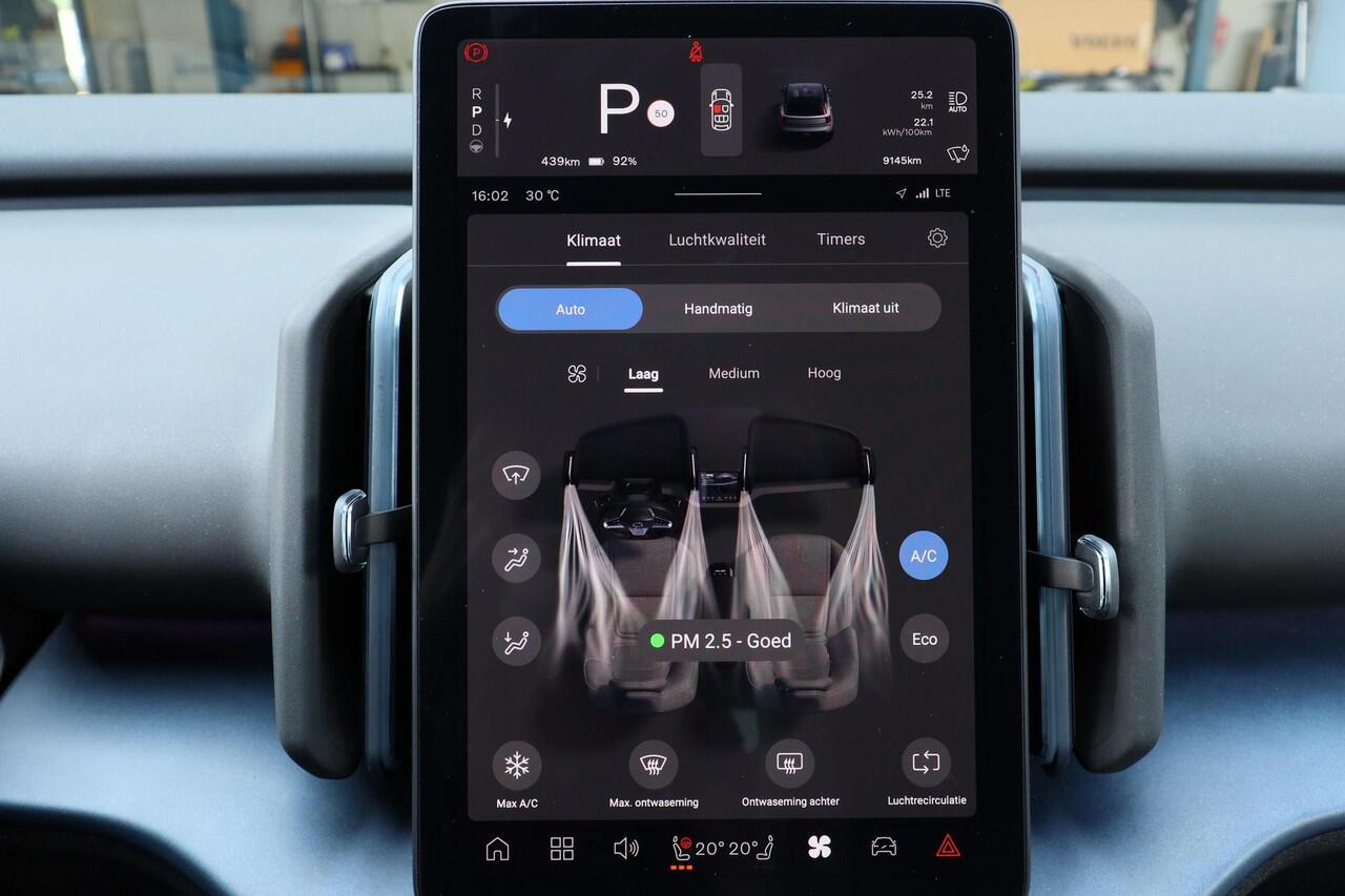 Volvo EX30 Extended Range Plus 69 kWh - Adaptive Cruise Control - Climate Pack - Harman/Kardon audio - Parkeercamera achter - Extra getint glas - 19' LMV