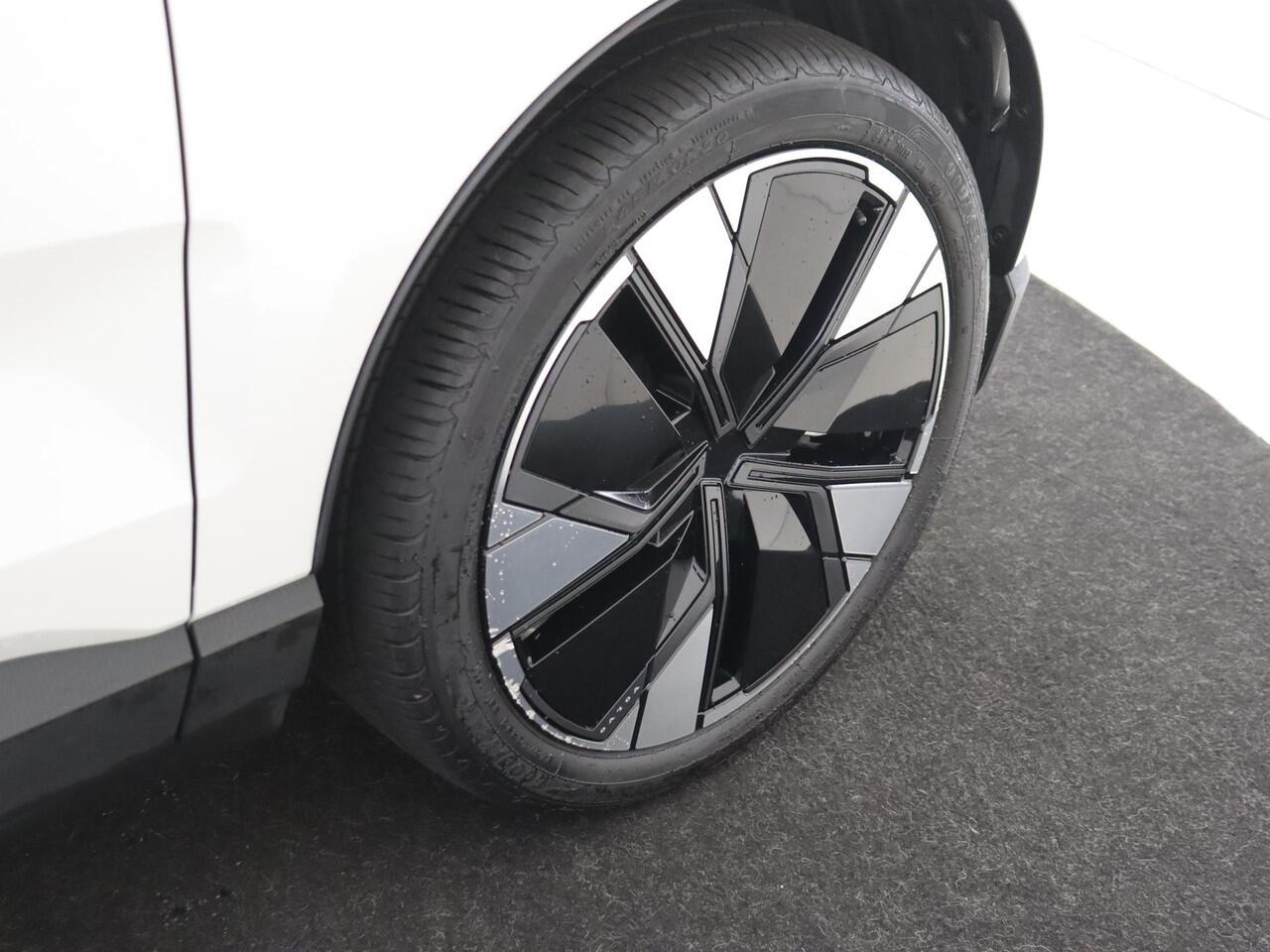 Volvo EX30 Single Motor Extended Range Plus 69 kWh