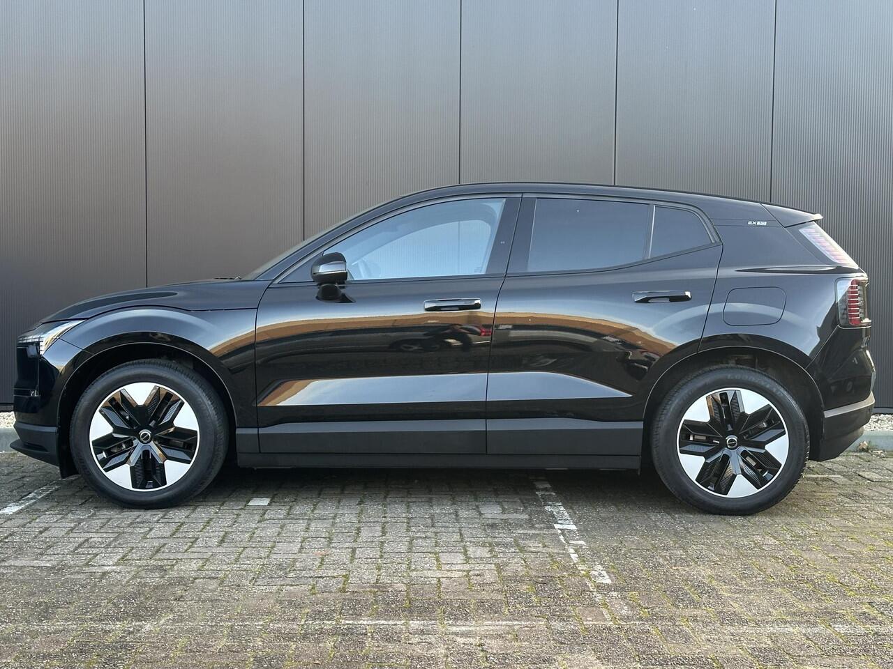 Volvo EX30 Single Motor Plus 51 kWh Stoel- en stuurverwarming / Harman & Kardon / camera / Elek. kofferbak / Dode hoek / Wool blend /