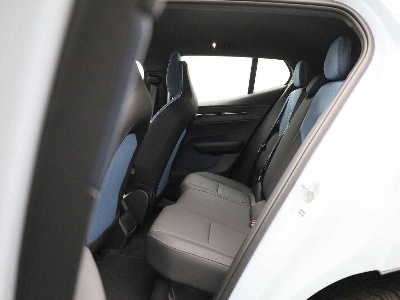 Volvo EX30 Single Motor Core | Google Navigatie | Achteruitrijcamera | Keyless | Adaptive Cruise Control | Apple CarPlay Adroid Auto