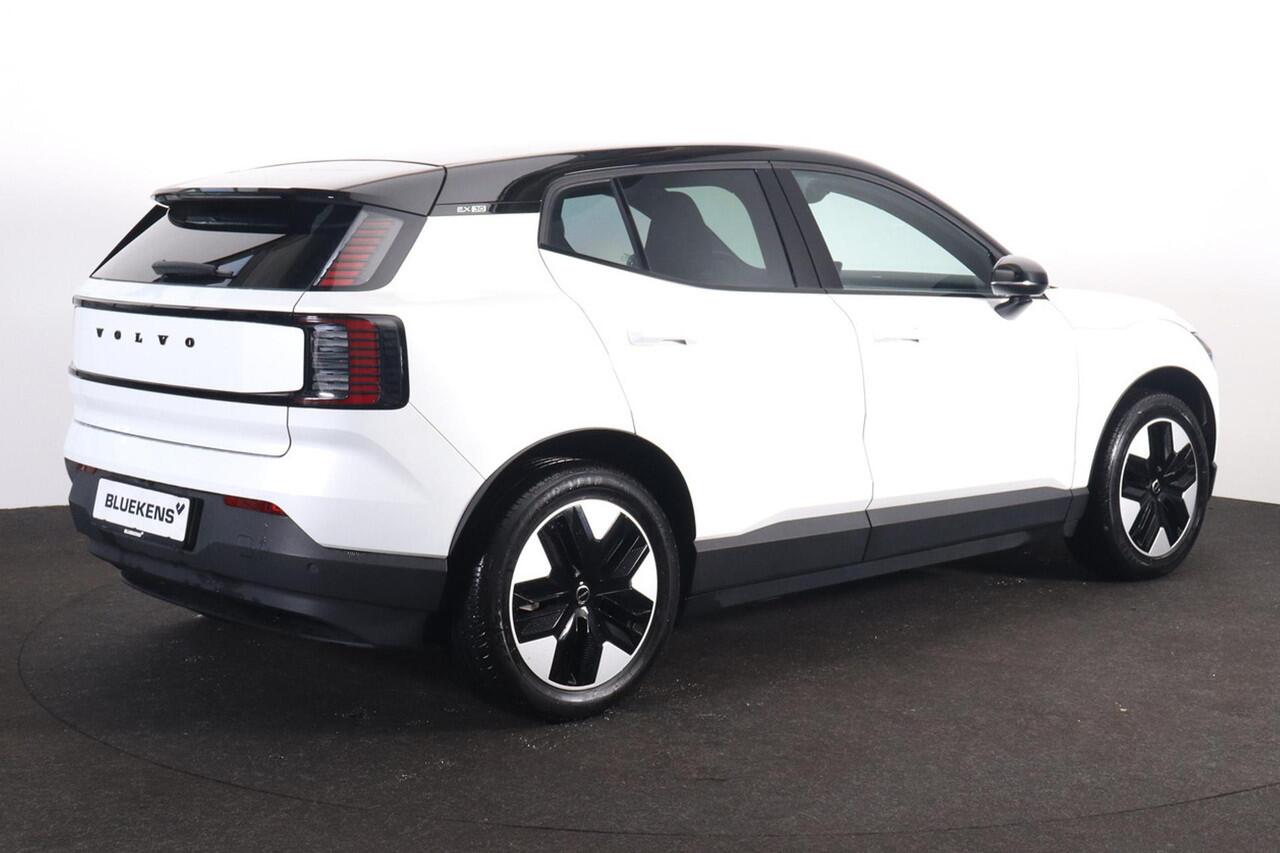Volvo EX30 Plus 51 kWh - Climate Pack - Harman/Kardon audio - Parkeercamera achter - Parkeersensoren - Elektr. bedienb. bestuurdersstoel - Apple Carplay & Android Auto - Extra getint glas - 18' LMV