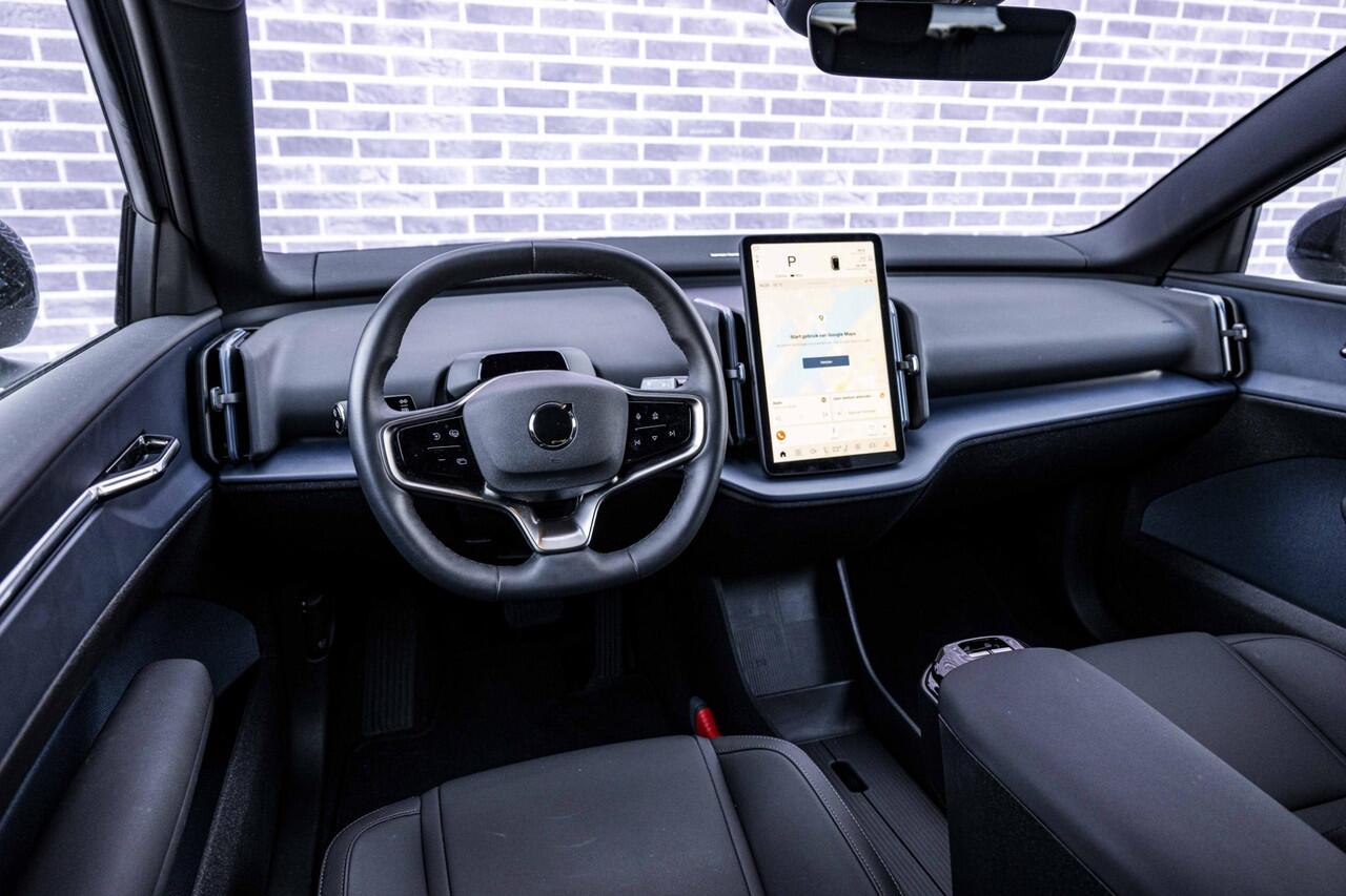 Volvo EX30 Single Motor Plus 51 kWh | Climate Pack | Stoel en Stuurverwarming | Keyless Entry | Zwart Dak | Adaptieve Cruise Control | Blis |