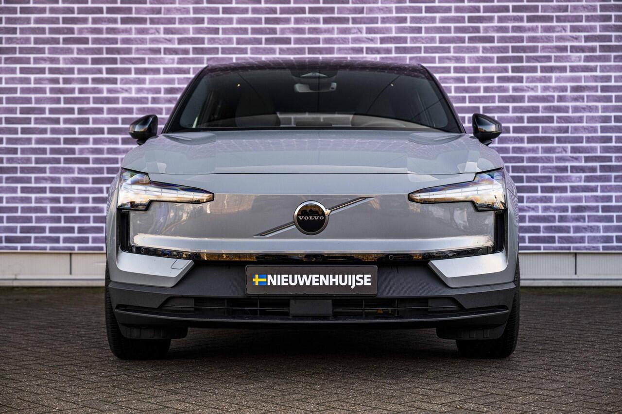 Volvo EX30 Single Motor Plus 51 kWh | Climate Pack | Stoel en Stuurverwarming | Keyless Entry | Zwart Dak | Adaptieve Cruise Control | Blis |