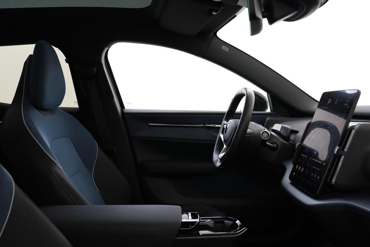 Volvo EX30 SINGLE MOTOR EXTENDED RANGE ULTRA 69 kWh PANO.DAK|HARMAN/KARDON|360°CAM|AUT.INPARKEREN|CLIMATE|20"|PRIVACY.GLAS|TREKHAAK