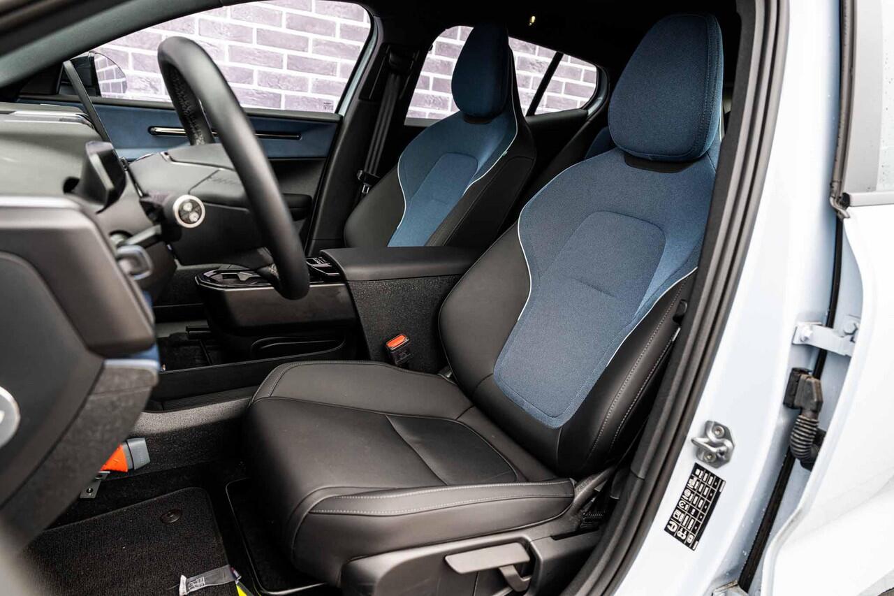 Volvo EX30 Single Motor Extended Range Plus 69 kWh | Stoel en Stuurverwarming | Adaptieve Cruise Control | BLIS | DAB+ | Keyless Entry | Parkeercamera |