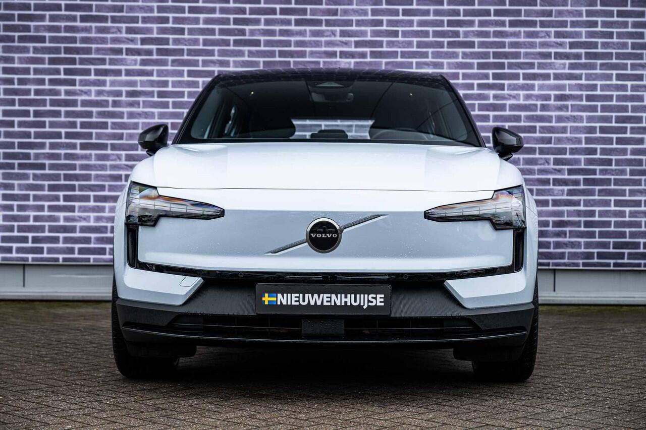 Volvo EX30 Single Motor Extended Range Plus 69 kWh | Stoel en Stuurverwarming | Adaptieve Cruise Control | BLIS | DAB+ | Keyless Entry | Parkeercamera |