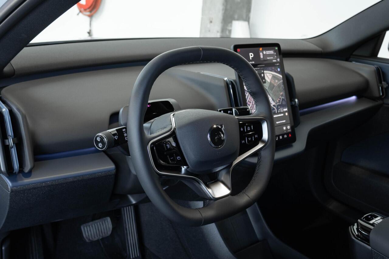 Volvo EX30 Single Motor Extended Range Plus 69 kWh | Verwarmde Voorstoelen en Stuurwiel | Warmtepomp | 19'' Lichtmetalen Velgen | Achteruitrijcamera | AppleCarplay / AndroidAuto | Keyless Entry/Start