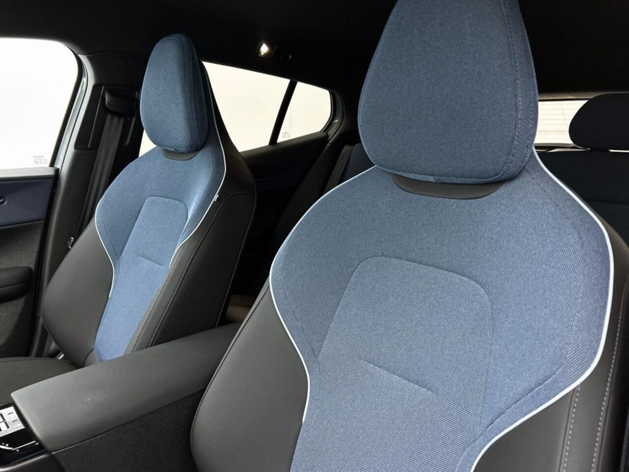 Volvo EX30 Single Plus 51 kWh | Blis | Elektrische Achterklep | Rijklaar !