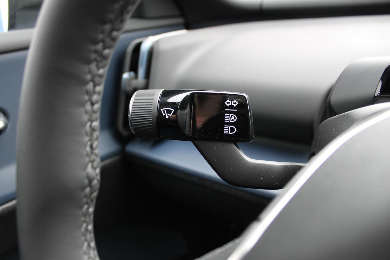 Volvo EX30 Single Motor Extended Range Plus 69 kWh Google services / Adaptieve cruise control / Blis / Parkeersensoren voor en achter met parkeercamera / Getinte ramen