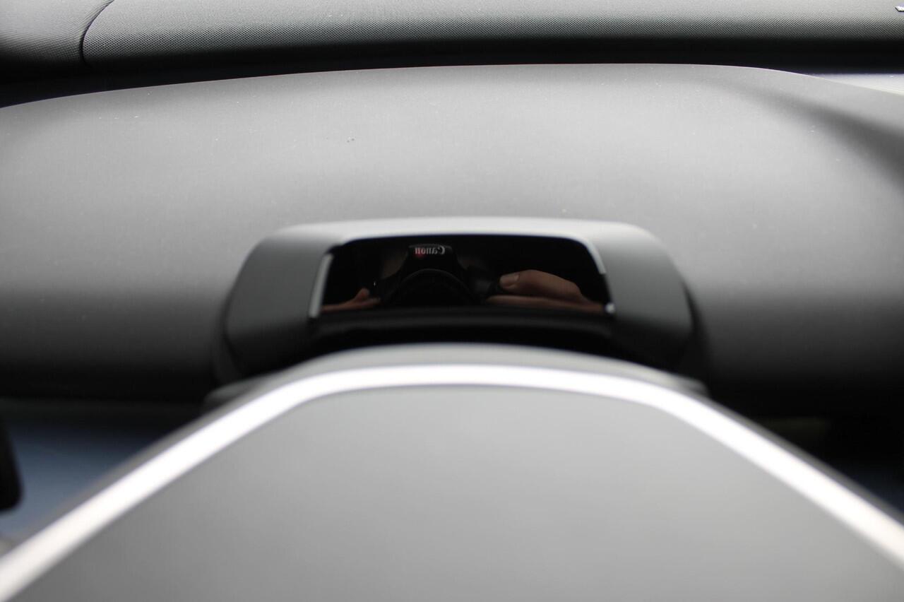 Volvo EX30 Single Motor Extended Range Plus 69 kWh Google services / Adaptieve cruise control / Blis / Parkeersensoren voor en achter met parkeercamera / Getinte ramen