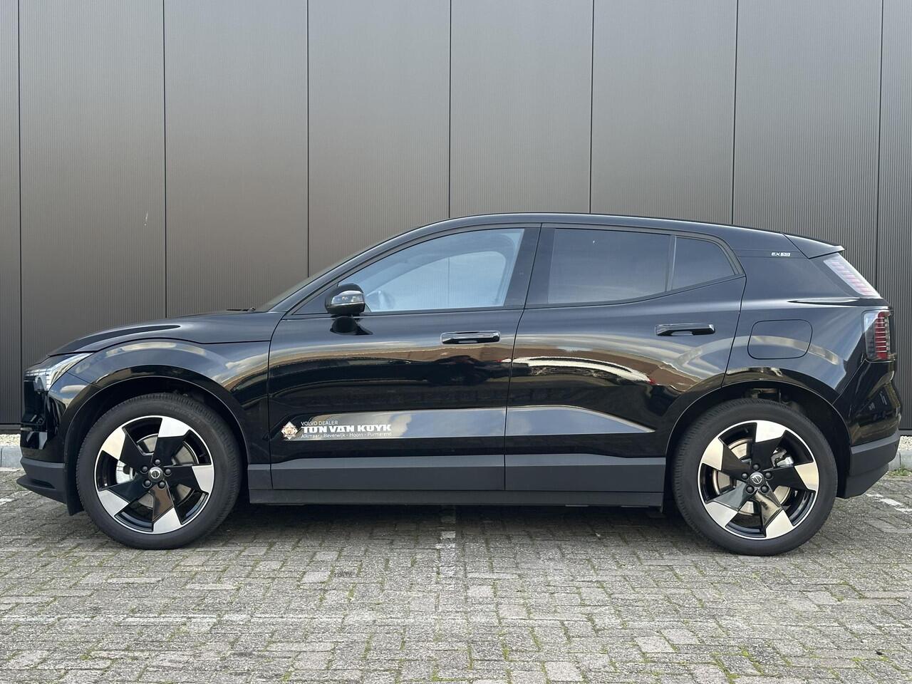 Volvo EX30 Single Motor Extended Range Plus 69 kWh / Harman/Kardon / adaptive cruise / elek. kofferbak / extra getint glas / range 475 km