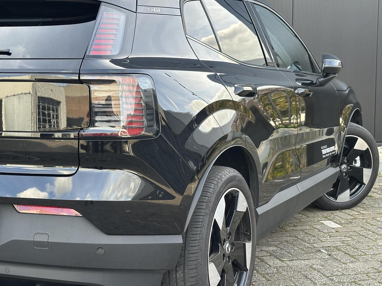 Volvo EX30 Single Motor Extended Range Plus 69 kWh / Harman/Kardon / adaptive cruise / elek. kofferbak / extra getint glas / range 475 km