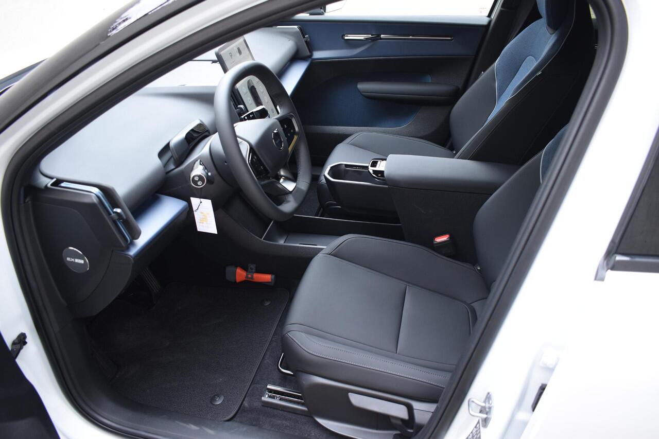 Volvo EX30 272PK Single Motor Extended Range Plus 69 kWh / Extra getint glas / Crystal White / 19 Inch Velgen