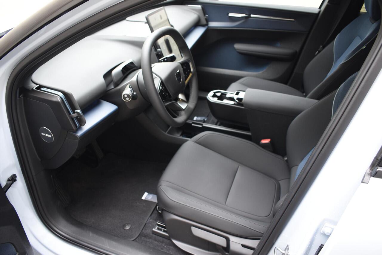 Volvo EX30 272PK Single Motor Extended Range Plus 69 kWh / Extra getint glas / Climate pack / Cloud Blue