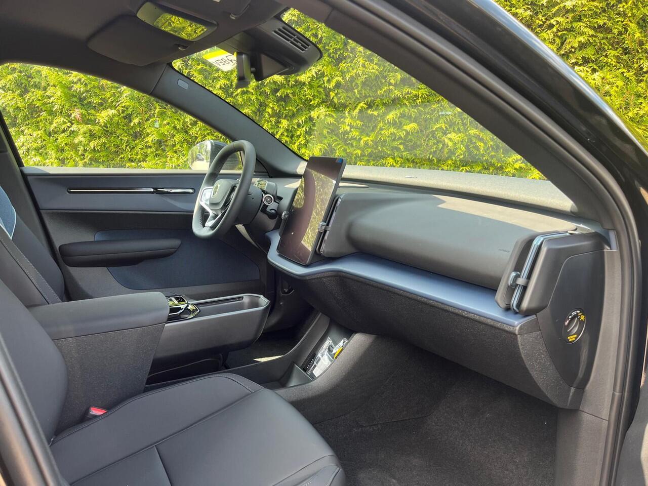 Volvo EX30 Single Motor Extended Range Plus 69 kWh | 20 inch Aero wielen | Nieuw uit voorraad | LAAGSTEPRIJS garantie