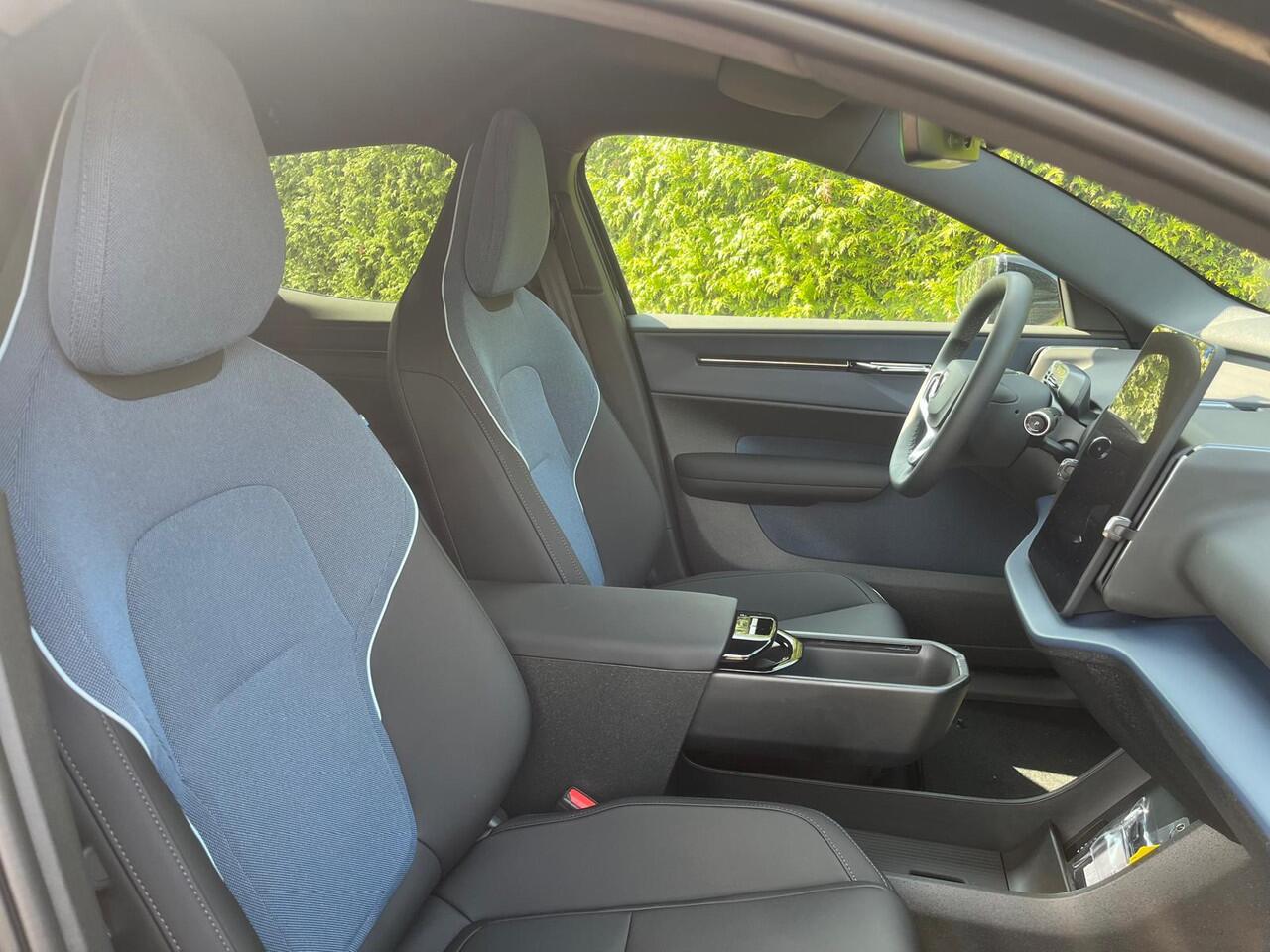 Volvo EX30 Single Motor Extended Range Plus 69 kWh | 20 inch Aero wielen | Nieuw uit voorraad | LAAGSTEPRIJS garantie