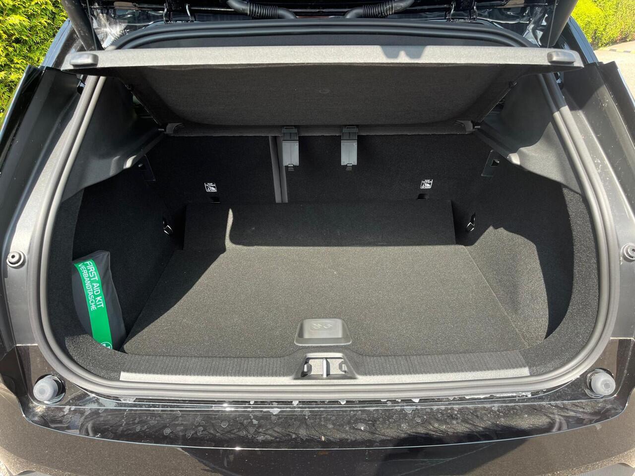 Volvo EX30 Single Motor Extended Range Plus 69 kWh | 20 inch Aero wielen | Nieuw uit voorraad | LAAGSTEPRIJS garantie