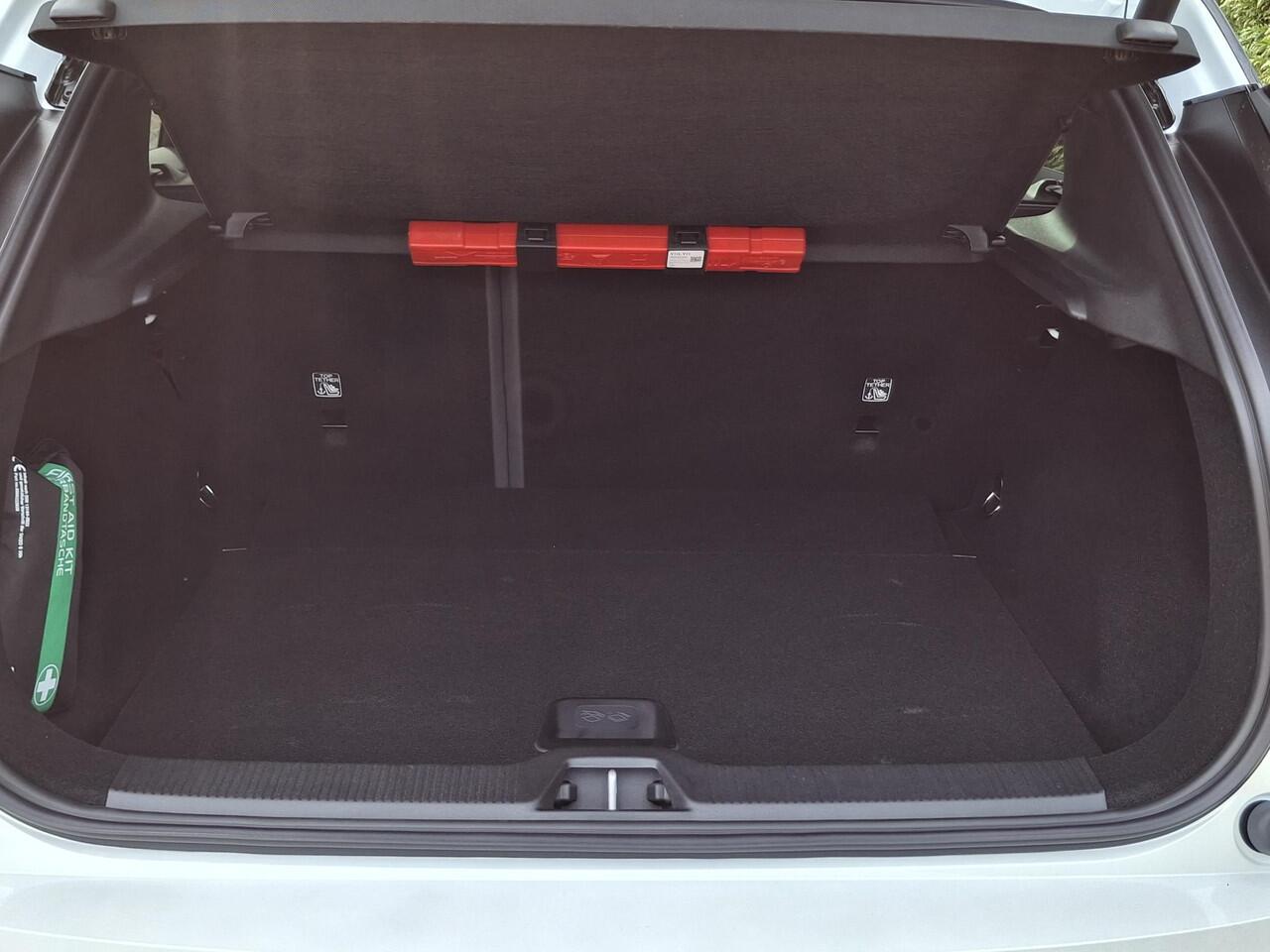 Volvo EX30 Single Motor Extended Range Plus 69 kWh | 20 inch Aero wielen | Nieuw uit voorraad | LAAGSTEPRIJS garantie