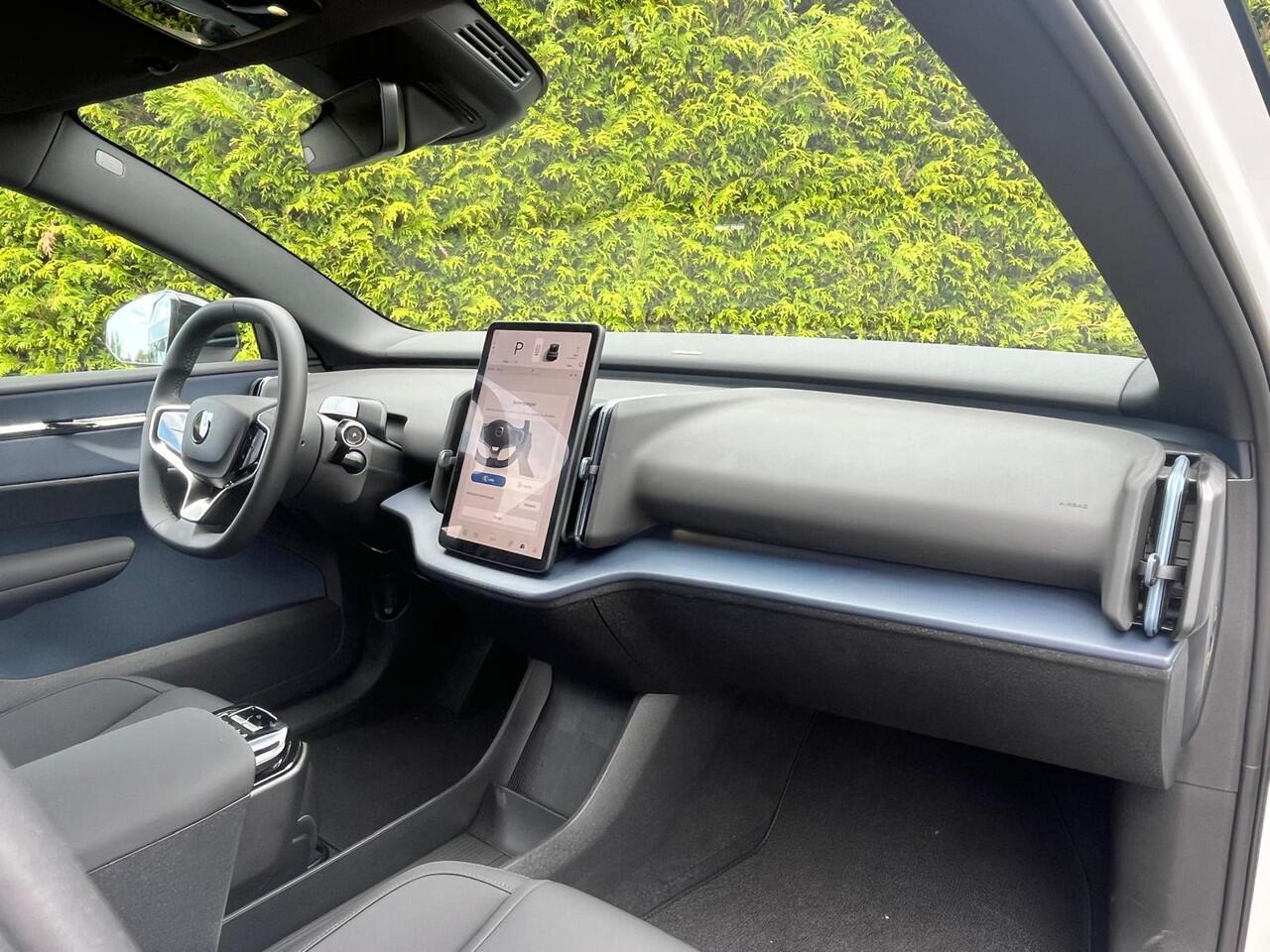 Volvo EX30 Single Motor Extended Range Plus 69 kWh | 20 inch Aero wielen | Nieuw uit voorraad | LAAGSTEPRIJS garantie