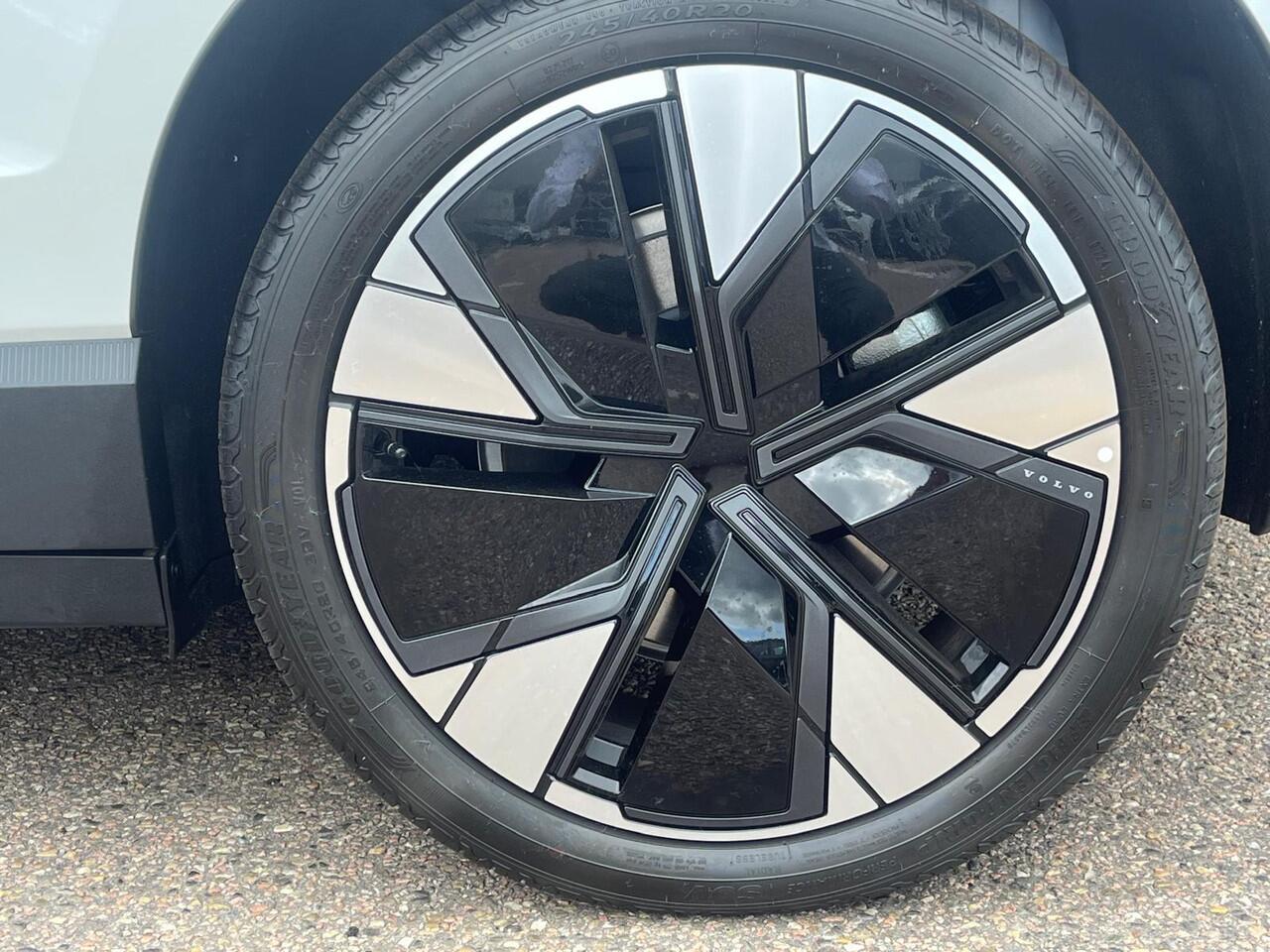 Volvo EX30 Single Motor Extended Range Plus 69 kWh | 20 inch Aero wielen | Nieuw uit voorraad | LAAGSTEPRIJS garantie