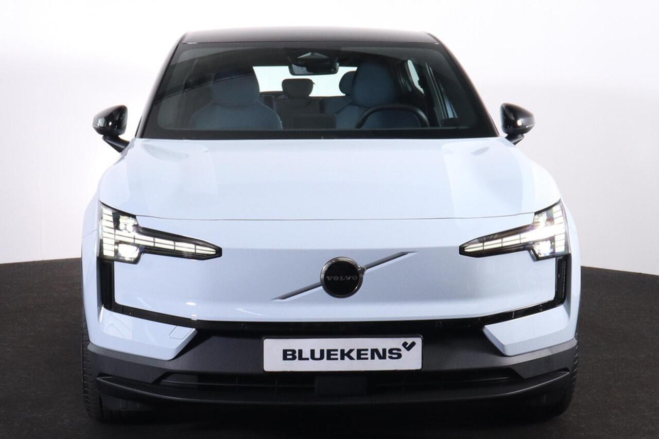 Volvo EX30 Single Motor Extended Range Plus 69 kWh - Adaptive Cruise Control - Pilot Assist - BLIS dodehoekassistentie - Harman Kardon premium audio - Keyless Drive - Elektr. bedienbare achterklep - Parkeersensoren voor & achter - Parkeercamera achter - Google infot