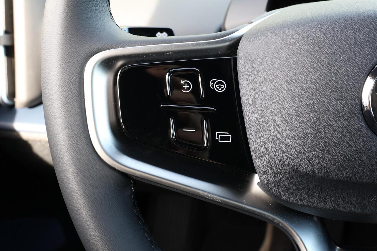 Volvo EX30 Single Motor Extended Range Plus 69 kWh - Adaptive Cruise Control - Pilot Assist - BLIS dodehoekassistentie - Harman Kardon premium audio - Keyless Drive - Elektr. bedienbare achterklep - Parkeersensoren voor & achter - Parkeercamera achter - Google infot