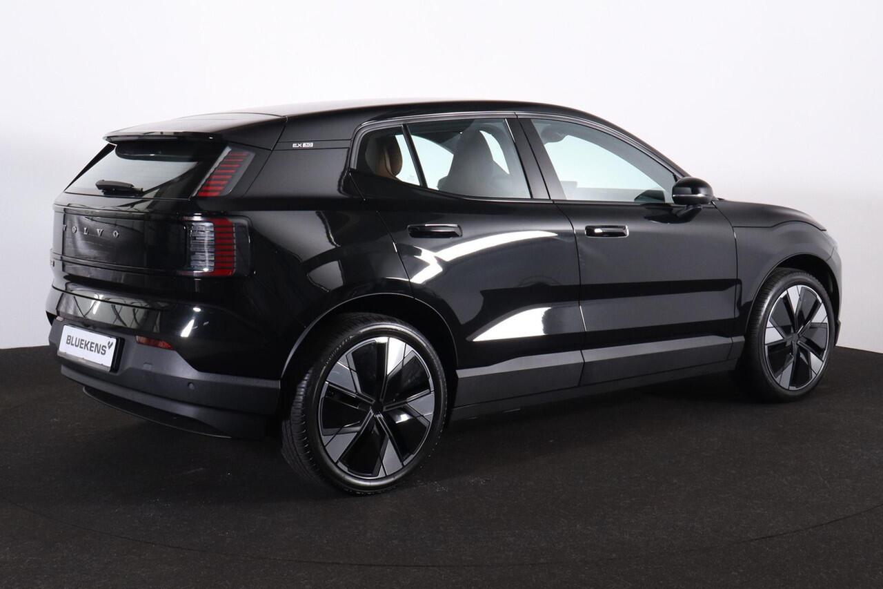 Volvo EX30 Single Motor Extended Range Plus 69 kWh - Lederen bekleding - 20' LMV - Adaptive Cruise Control - Pilot Assist - BLIS dodehoekassistentie - Harman Kardon premium audio - Keyless Drive - Elektr. bedienbare achterklep - Parkeersensoren voor & achter - Parke