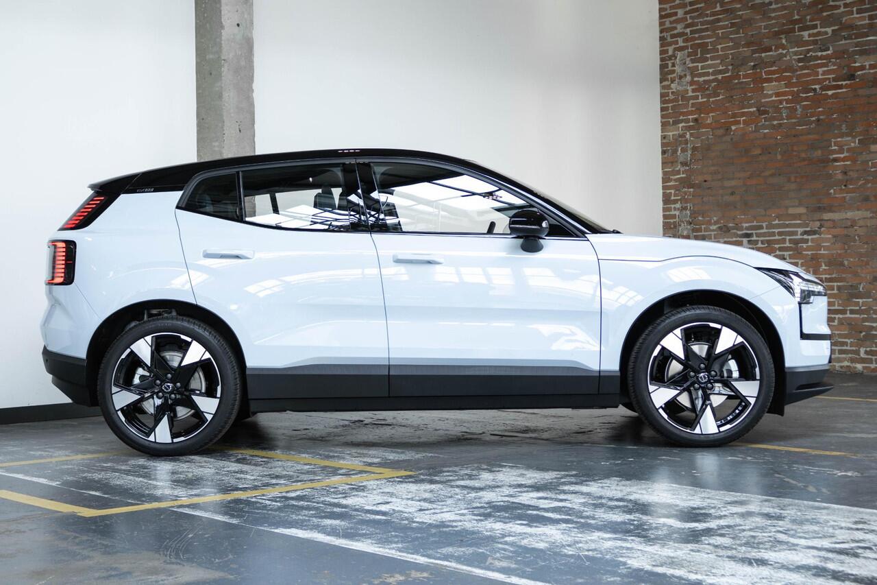 Volvo EX30 Single Motor Extended Range Plus 69 kWh | Harman Kardon Premium audio | Electrische bedienbare voorstoelen | Stoelverwarming | Stuurwielverwarming | Google infotainment | 20'' Lichtmetalen velgen | Warmtepomp |