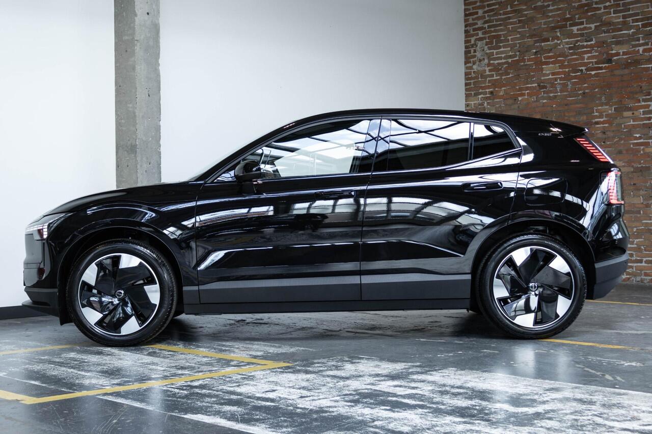 Volvo EX30 Single Motor Extended Range Plus 69 kWh | Incl. Volvo Verlengde garantie | Harman Kardon premium audio | Google infotainment | Warmtepomp | Brake Assist system | Parkeer sensoren voor + achter | Parkeercamera | Volvo on Call | Keyless entree