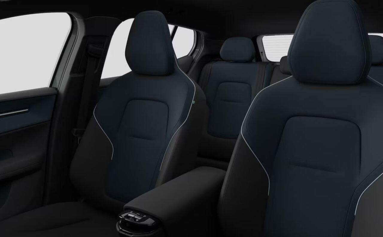 Volvo EX30 272PK Single Motor Extended Range Plus 69 kWh / Nu van ¤ 46.797 voor ¤ 39.297 / Adaptieve Cruise Control / Blis / Getinte ramen vanaf de B-stijl / 19" lichtmetalen velgen / Google infotainment