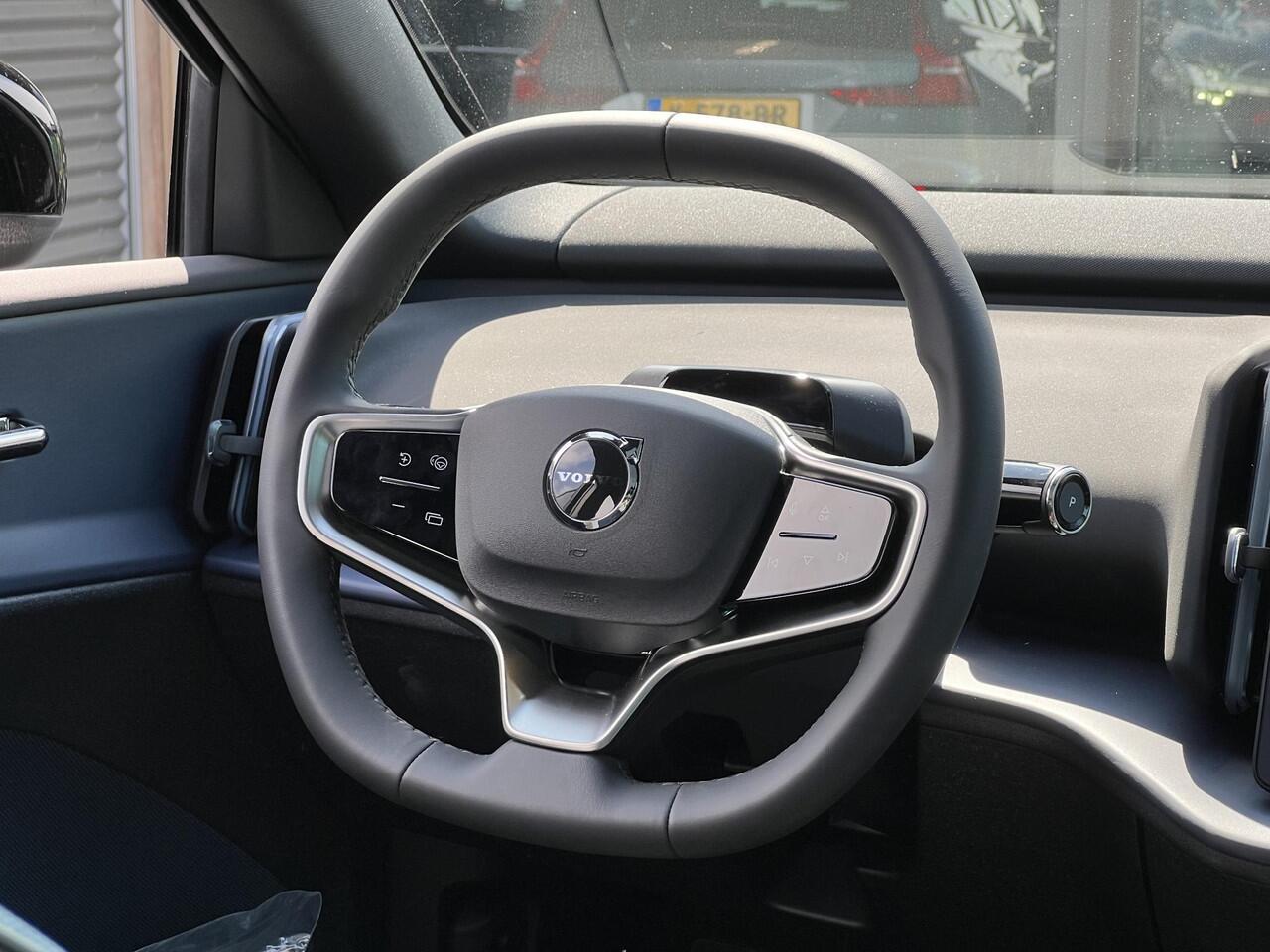Volvo EX30 Single Motor Extended Range Plus 69 kWh Automaat, Harman Kardon, Pilot assist, BLIS, Park assist voor en achter, Parkeercamera, Extra getint glas vanaf B-stijl