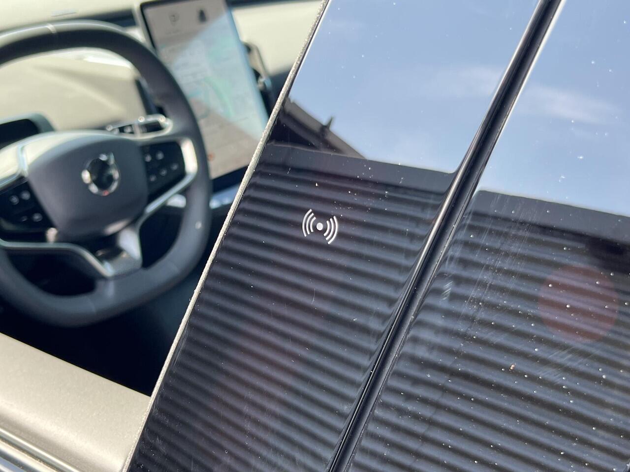 Volvo EX30 Single Motor Extended Range Plus 69 kWh Automaat, Harman Kardon, Pilot assist, BLIS, Park assist voor en achter, Parkeercamera, Extra getint glas vanaf B-stijl