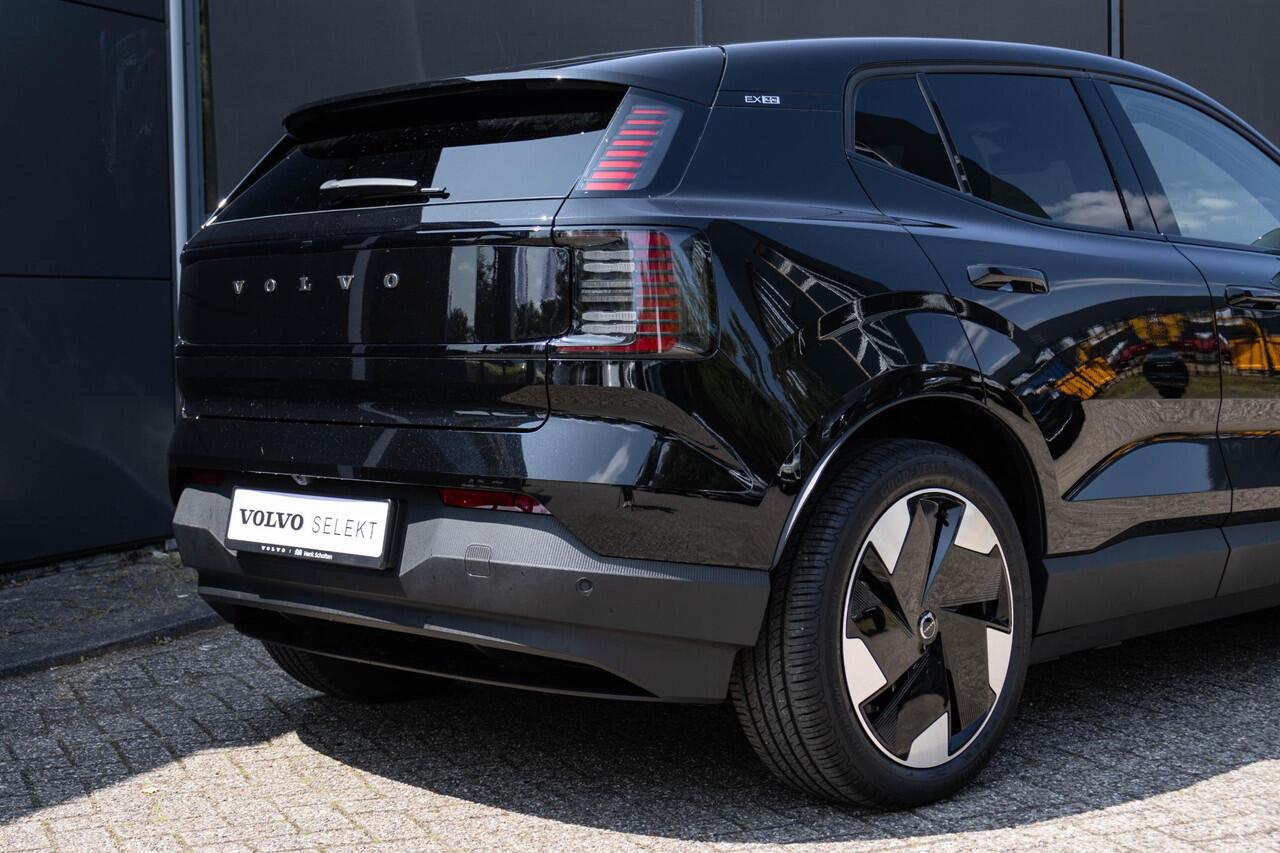 Volvo EX30 Single Motor Extended Range Plus 69 kWh | Direct Beschikbaar | Verwarmbare Voorstoelen | Harman Kardon Premium Audio | Keyless Entry | Achteruitrijcamera | Parkeersensoren Voor en Achter | Donker Getint Glas | Pilot Assist |
